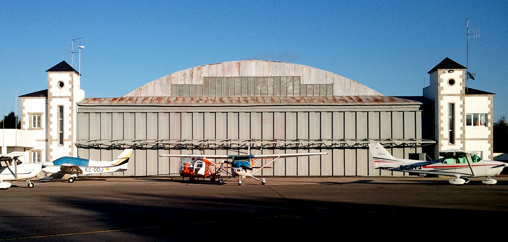 Hangar del aeródromo de Rozas. Gilitadas